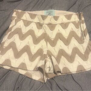 Judith March sz Small Beige and White Women's Shorts